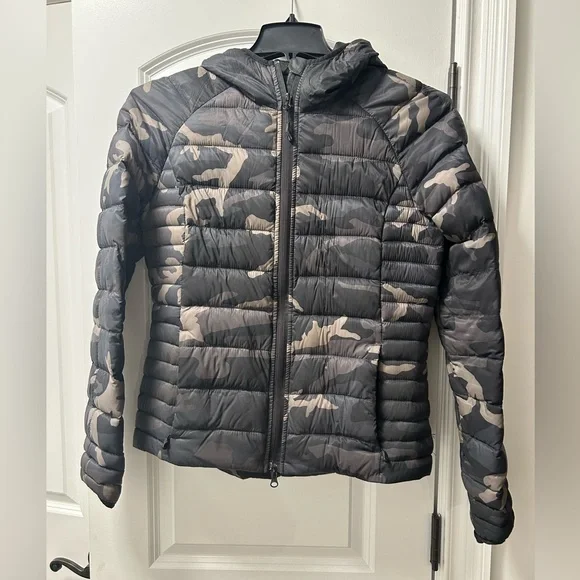 Camo Medium Canada Goose Jacket Canada Goose // White Grey Down